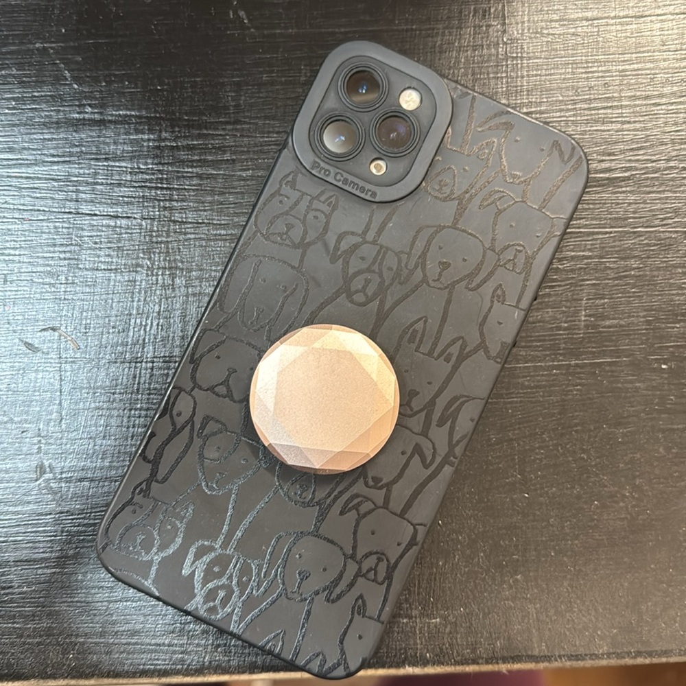 iPhone 11 Pro Max 64 GB - Picture 2 of 5